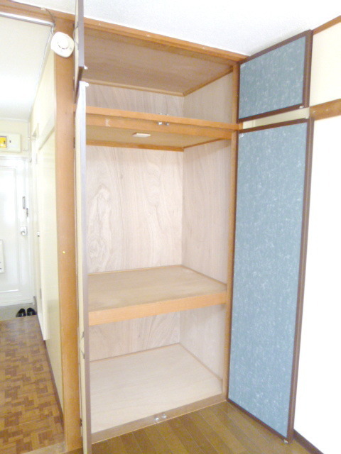 Receipt. Storage lot