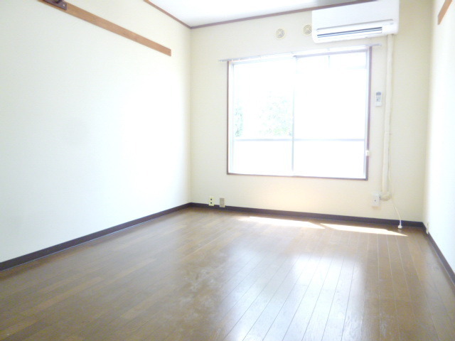 Living and room. 6 is a pledge of the room