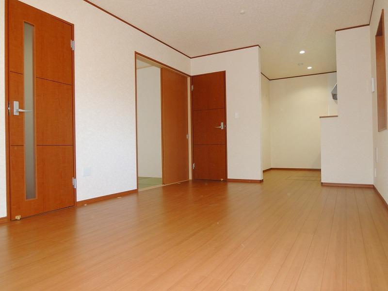 Living. Bright per sun happy living Building 2