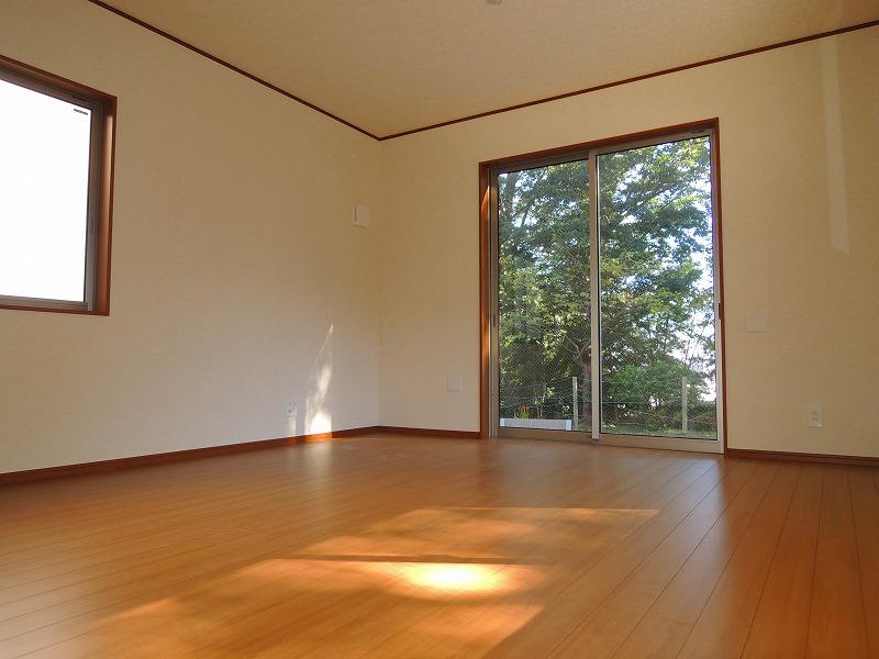 Living. Lush vista from the window 1 Building