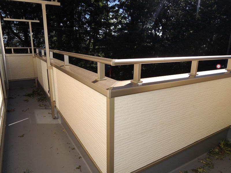 Balcony. Spacious balcony 1 Building