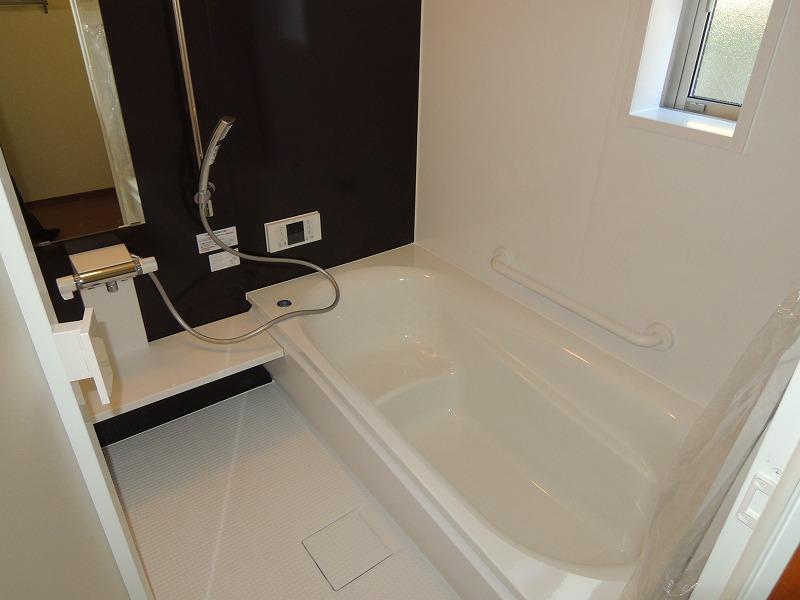 Bathroom. With bathroom dryer ・ Barrier-free type Building 2