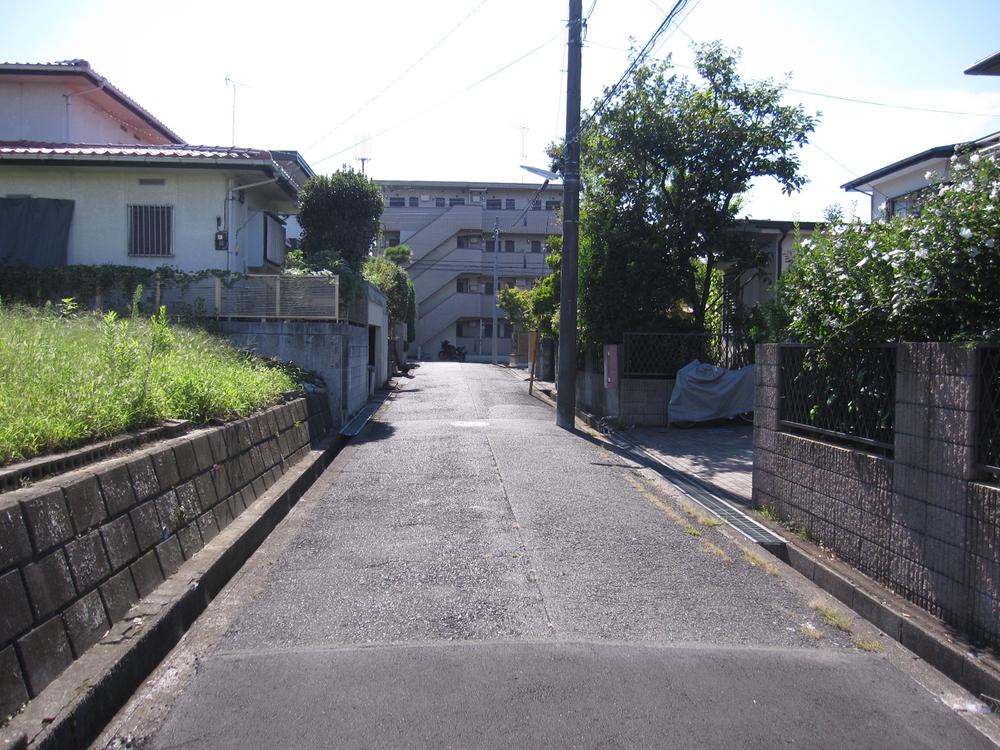 Local photos, including front road. Local (September 2012) shooting