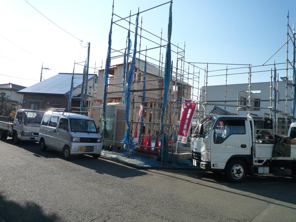 Local photos, including front road. Local (12 May 2013) Shooting