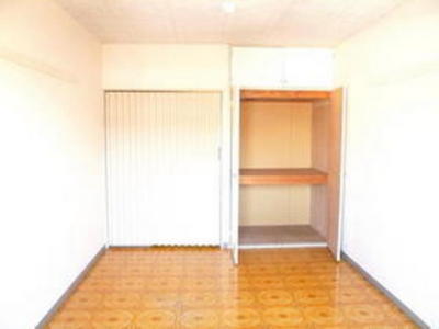 Living and room. It is also recommended for students