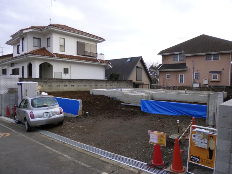 Local photos, including front road. 2013 December 31