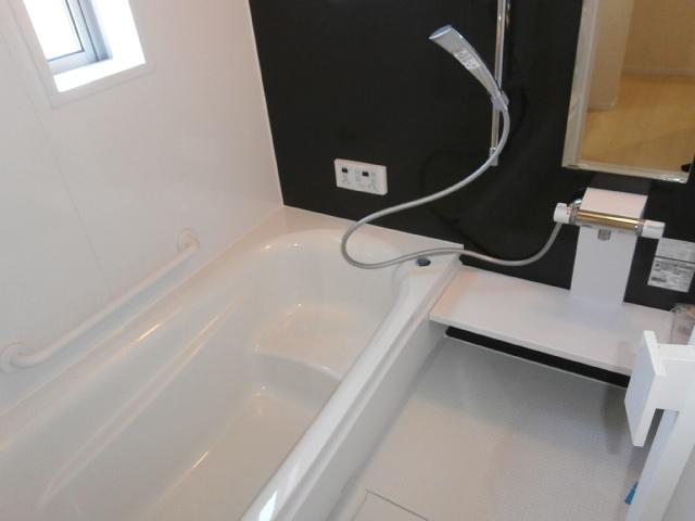 Bathroom. 1 Building