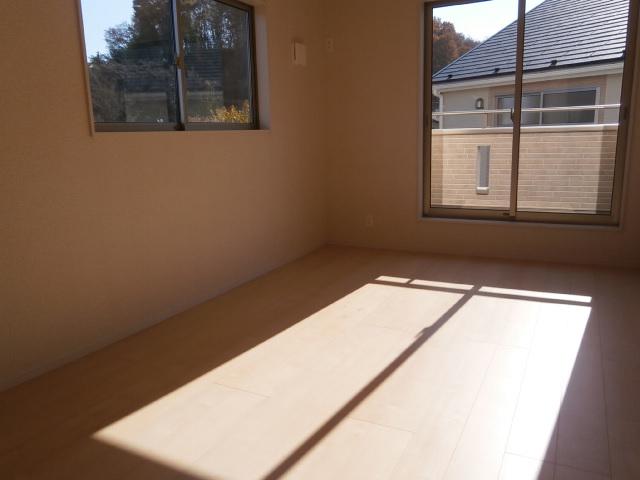 Non-living room. 1 Building