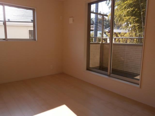 Non-living room. 1 Building