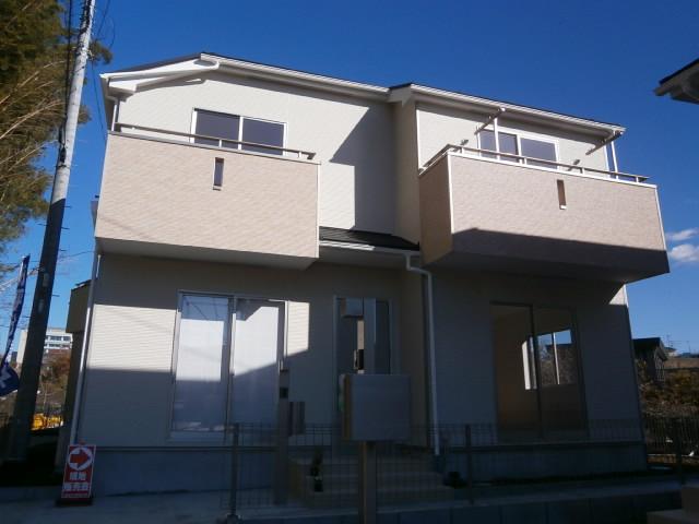 Local appearance photo. Building 2