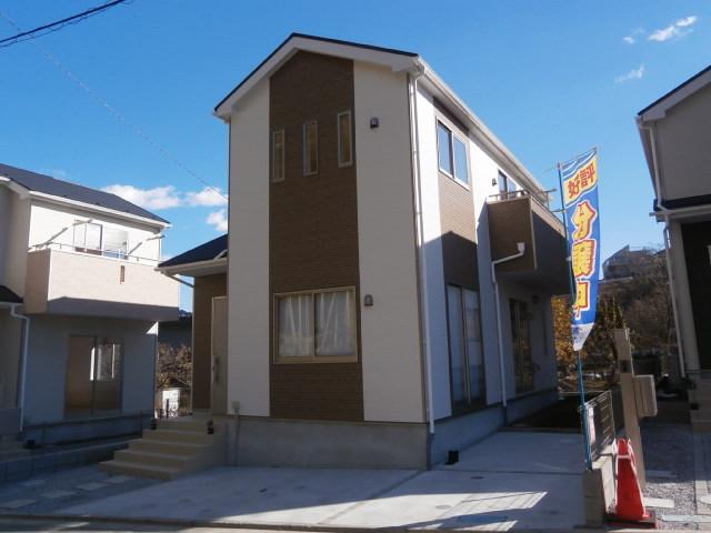 Local appearance photo. Building 3