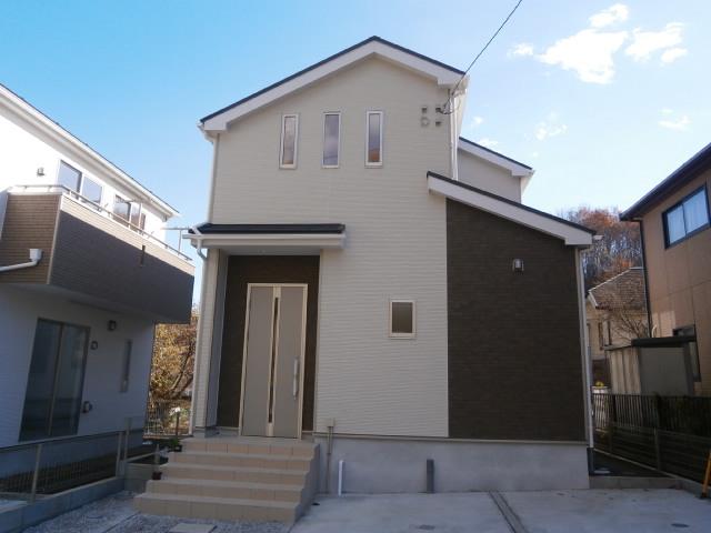 Local appearance photo. 4 Building