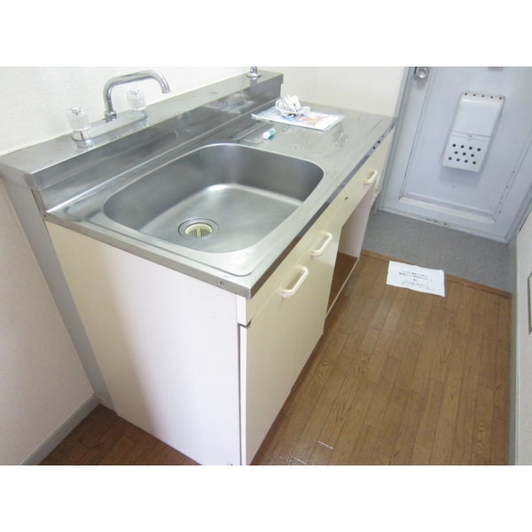 Kitchen. Ease of use is good at washing place spread!