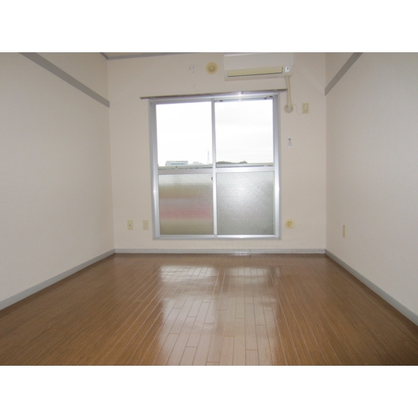 Living and room. Easy-to-use Western-style 6 Pledge!