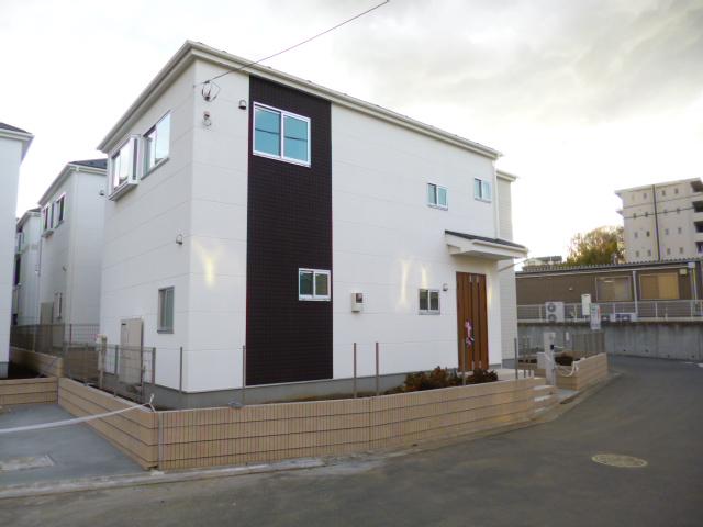 Local appearance photo. 1 Building