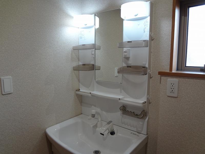 Wash basin, toilet. Indoor (12 May 2013) Shooting