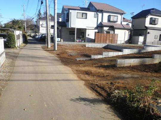 Local photos, including front road. Frontal road