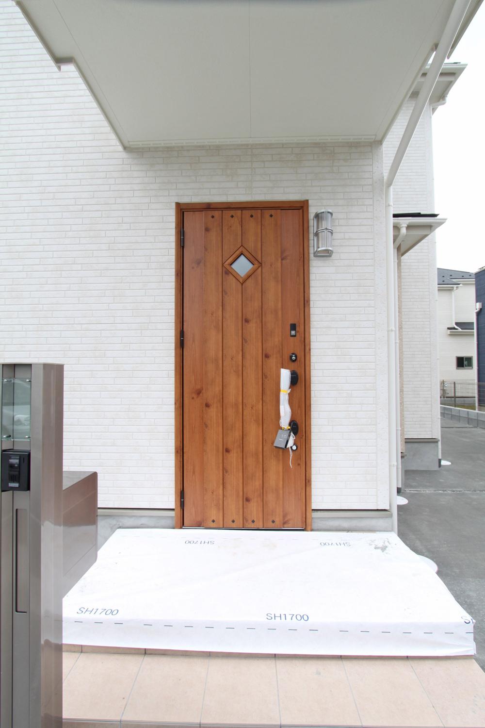 Entrance. Local (August 2013) Shooting