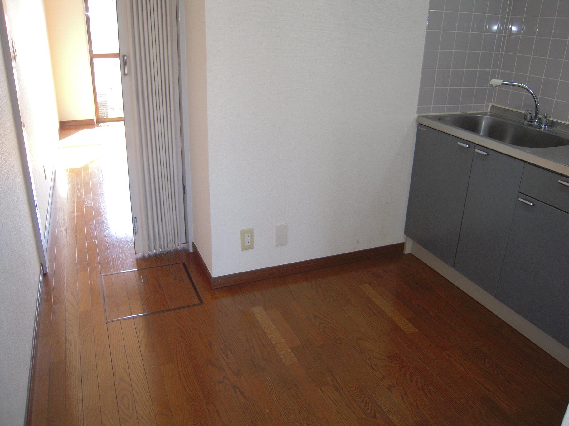 Kitchen. There are spacious 4 Pledge!