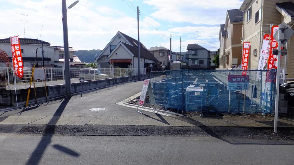 Local photos, including front road. Local (11 May 2013) Shooting