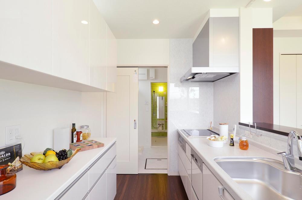 Kitchen. ■ Model building Kitchen room (July 2013) Shooting