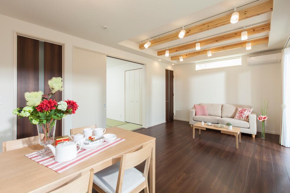 Living. ■ 12 Building living Indoor (February 2013) Shooting