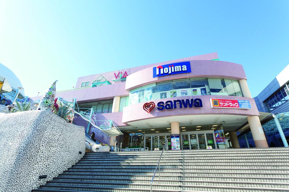 Shopping centre. 1110m until via Nagaike