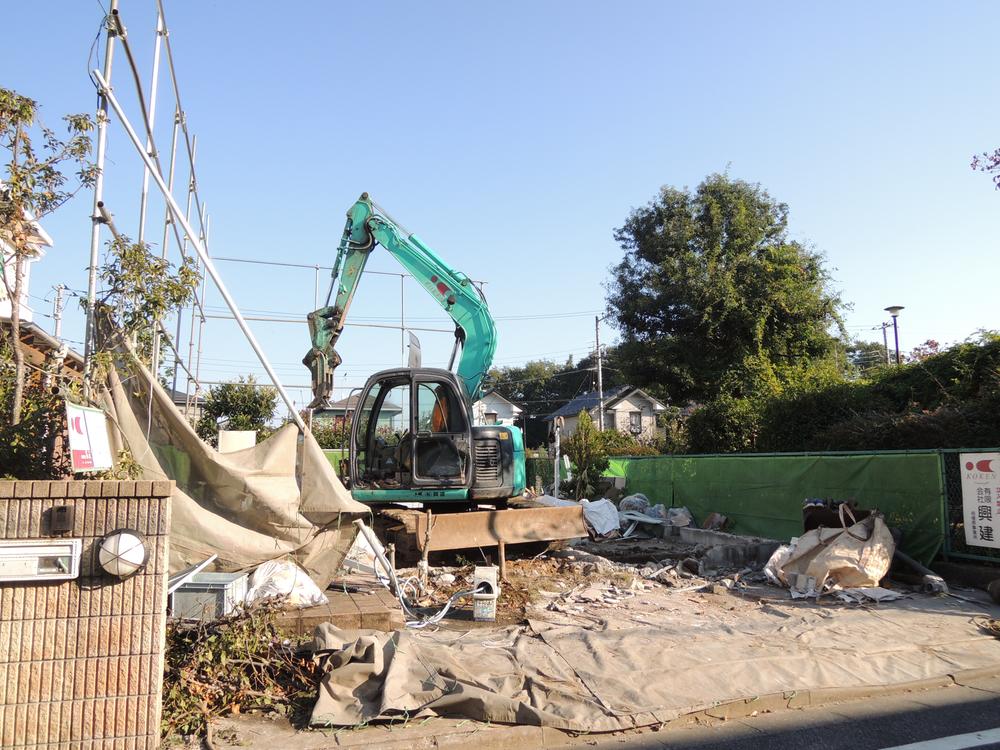 Local photos, including front road. Local (11 May 2013) Shooting