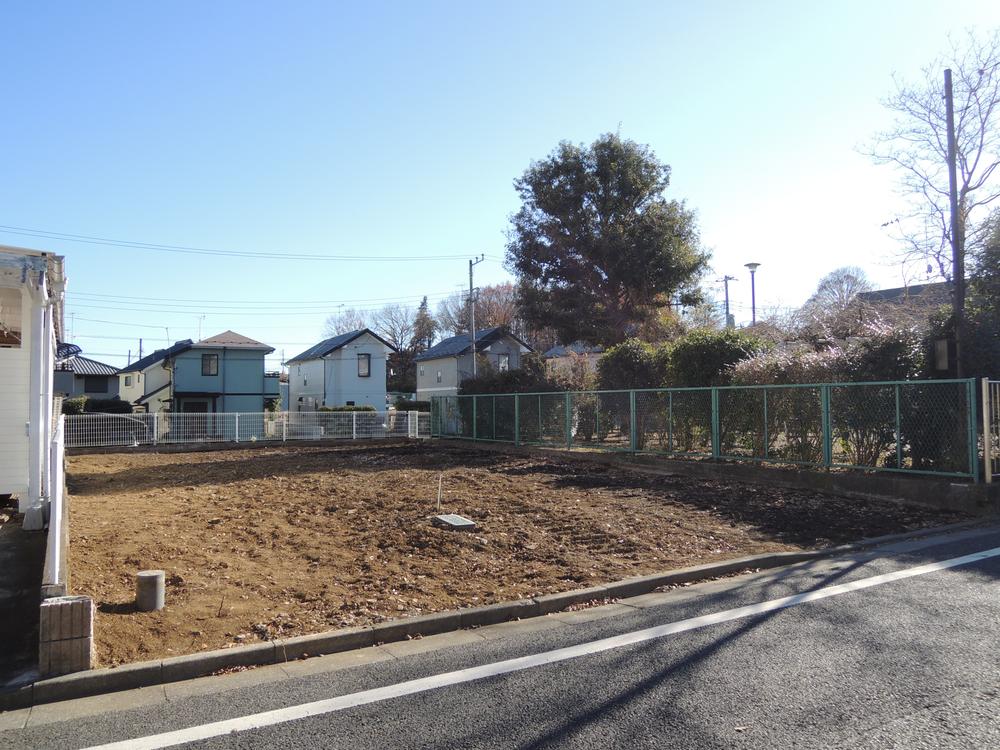 Local photos, including front road. Local (12 May 2013) Shooting