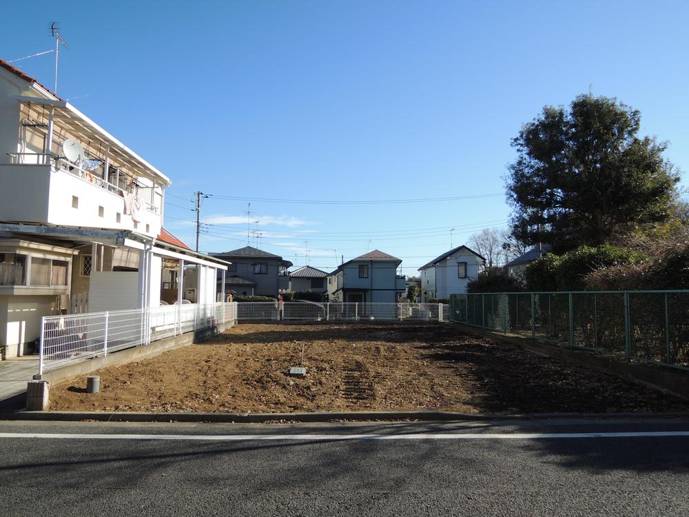 Local photos, including front road. Local (12 May 2013) Shooting