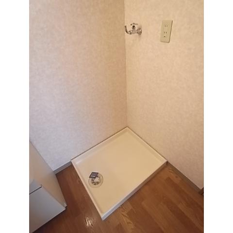 Other Equipment. Bright Western-style