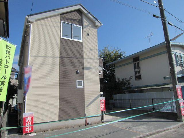Local photos, including front road. Zenshitsuminami facing 3LDK