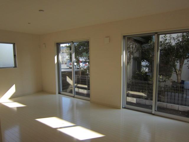 Living. South-facing 17 quires LDK