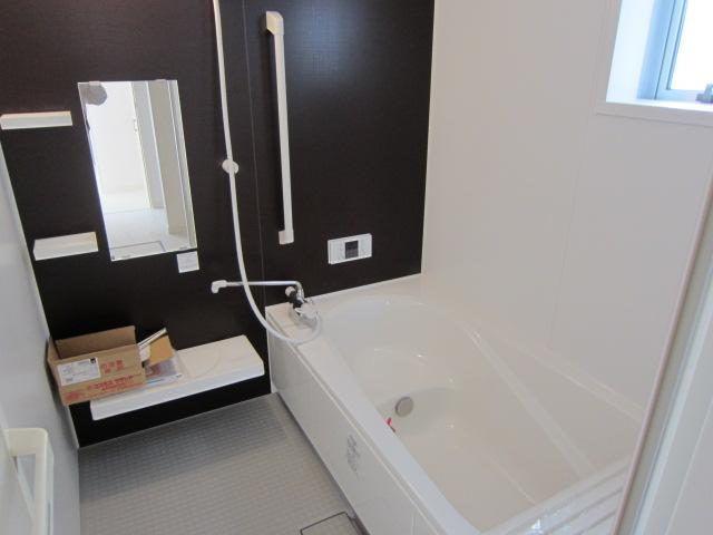 Bathroom. 1 tsubo size, Barrier-free type, With bathroom ventilation dryer