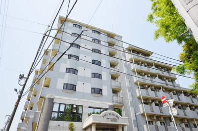 Building appearance.  ☆ Large apartment ☆