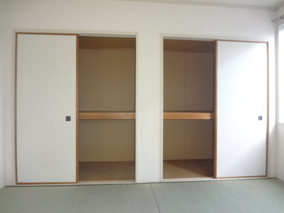 Receipt. Spacious closet