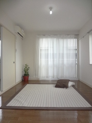 Living and room. Living 6 Pledge