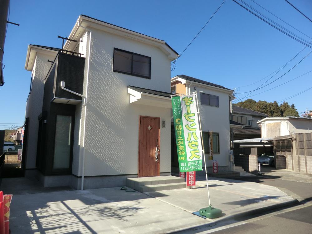 Local appearance photo. Local (11 May 2013) Shooting