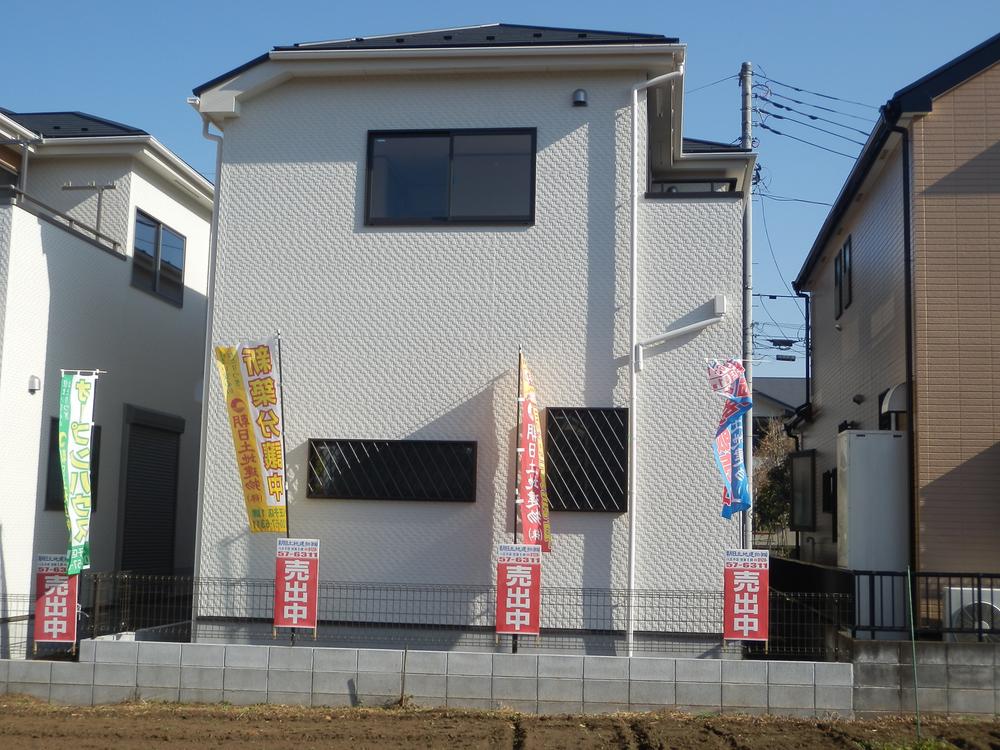 Local appearance photo. Local (12 May 2013) Shooting