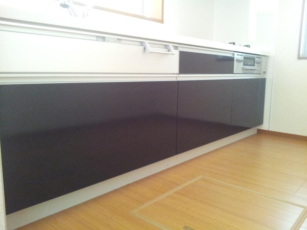 Kitchen. Indoor (December 2013) captured the popular face-to-face kitchen.