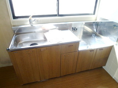 Kitchen. Gasukonroshi can be installed