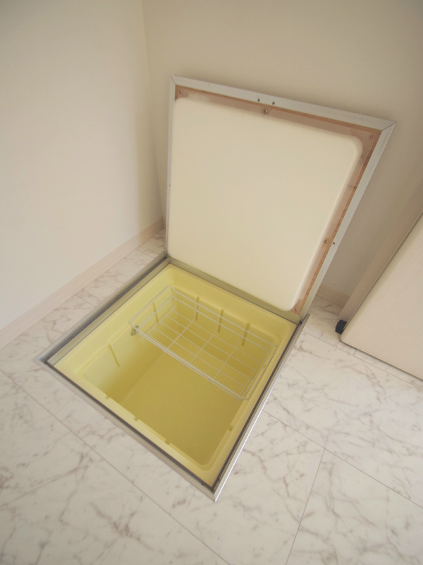 Other room space. Underfloor storage