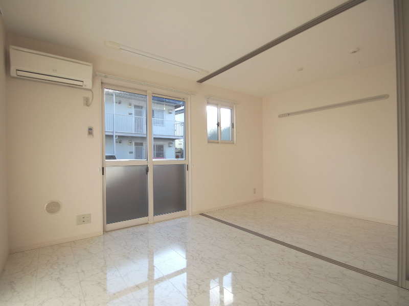 Other room space. It will be in a different building of photo. (image)