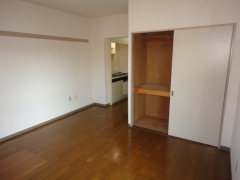 Receipt. Wide storage between 1