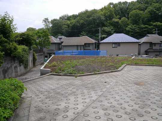 Local photos, including front road. Komiya also park commercial facilities within walking distance of the near leafy quiet residential area many living environment is also good. It has become a fully-equipped building.