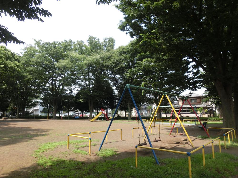 park. In 80m spacious park to Hokkaido University Wada park, A lot of children of primary school return. It will also be held on the festival of the town council.