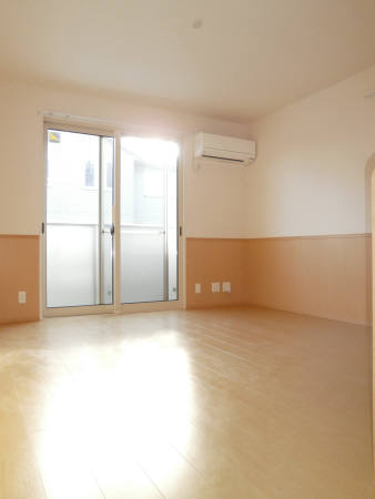 Living and room. South is a bright living room of direction.