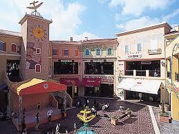 Shopping centre. 1300m to Mitsui Outlet Park (shopping center)