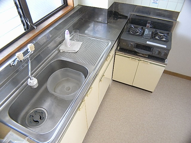 Kitchen. With a two-burner gas stove grill