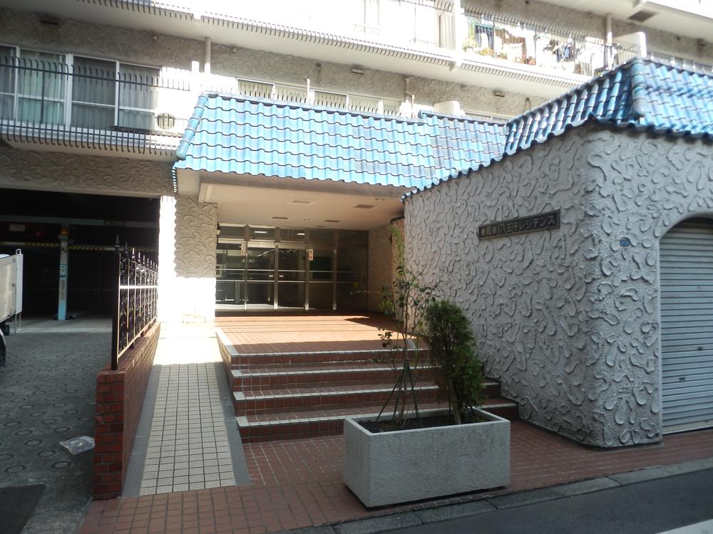 Entrance. Local (11 May 2013) Shooting